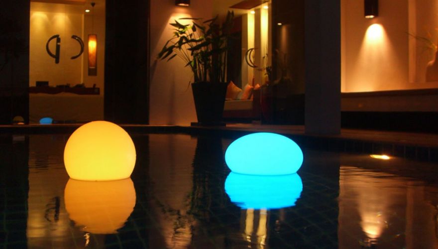 Sphères lumineuses LED flottantes